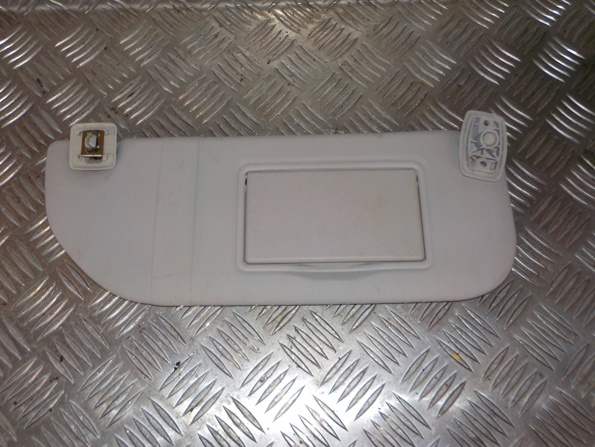 Citroen C3 II Solskærm Med OEM Nr. 8163HV Fra Citroen Ophugger