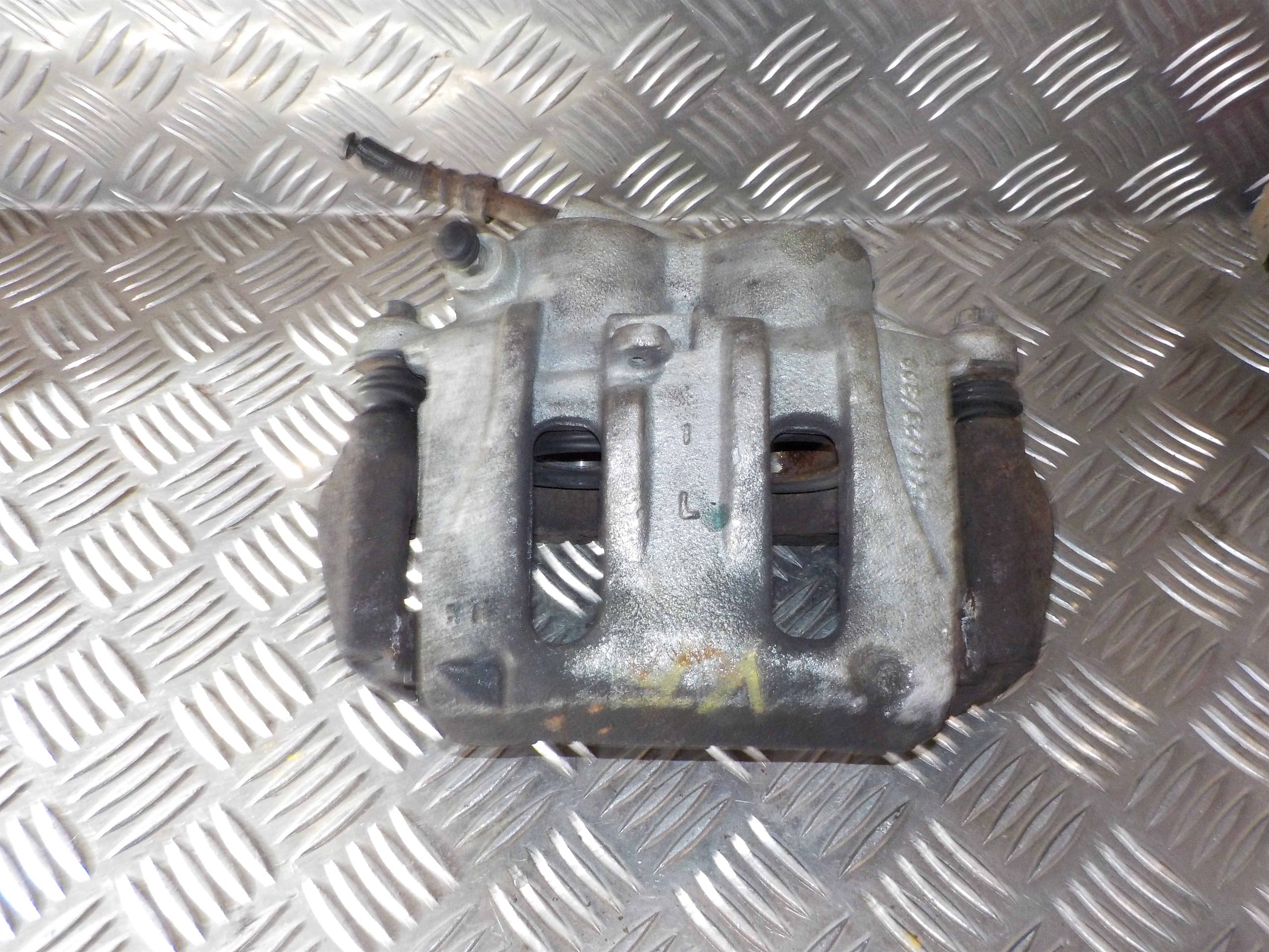 Mercedes Vito W639 Bremsekaliber Vf Med OEM Nr. A6394201083 Fra Mercedes Ophugger