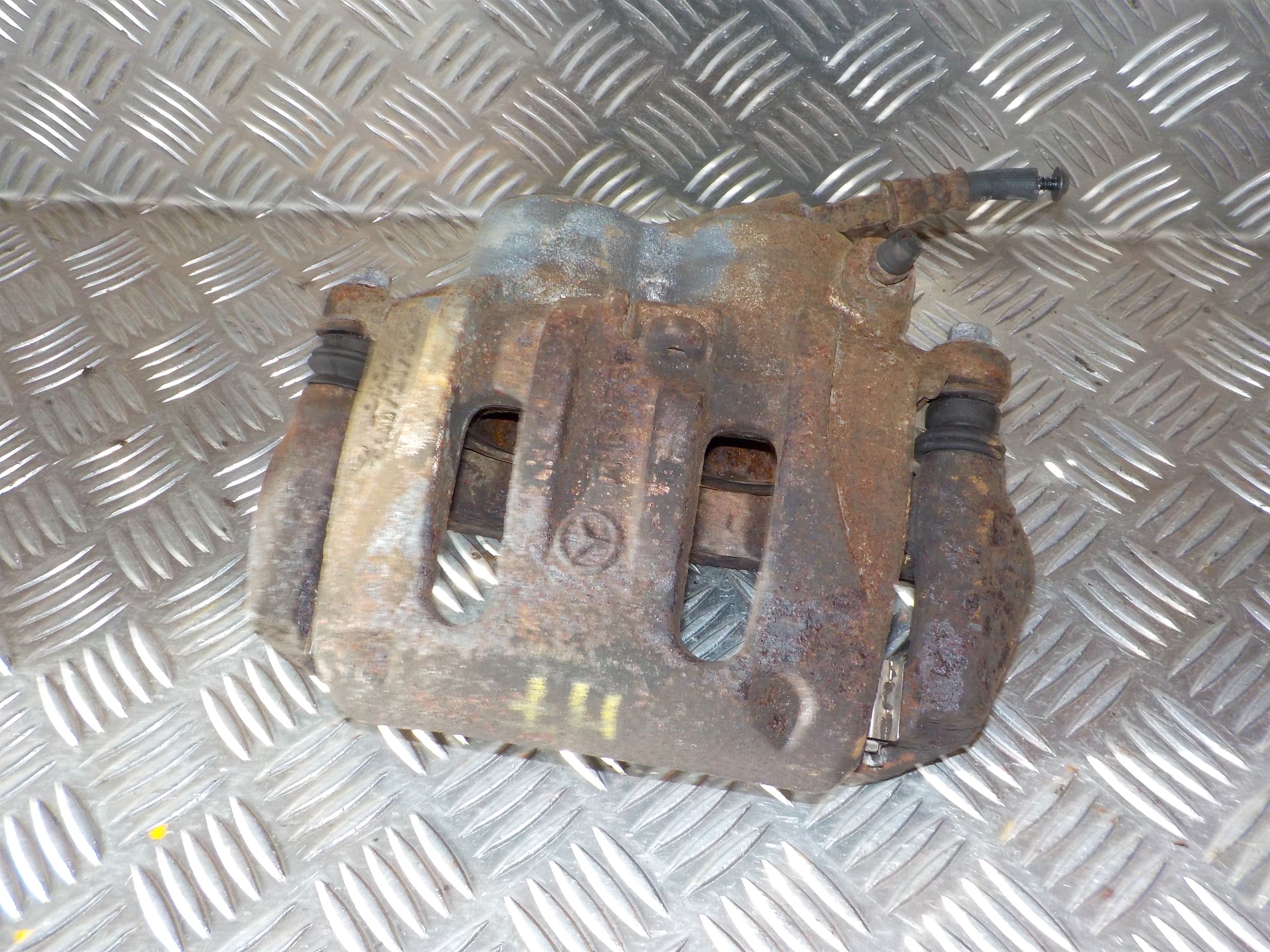 Mercedes Vito W639 Bremsekaliber Hf Med OEM Nr. A6394201183 Fra Mercedes Ophugger