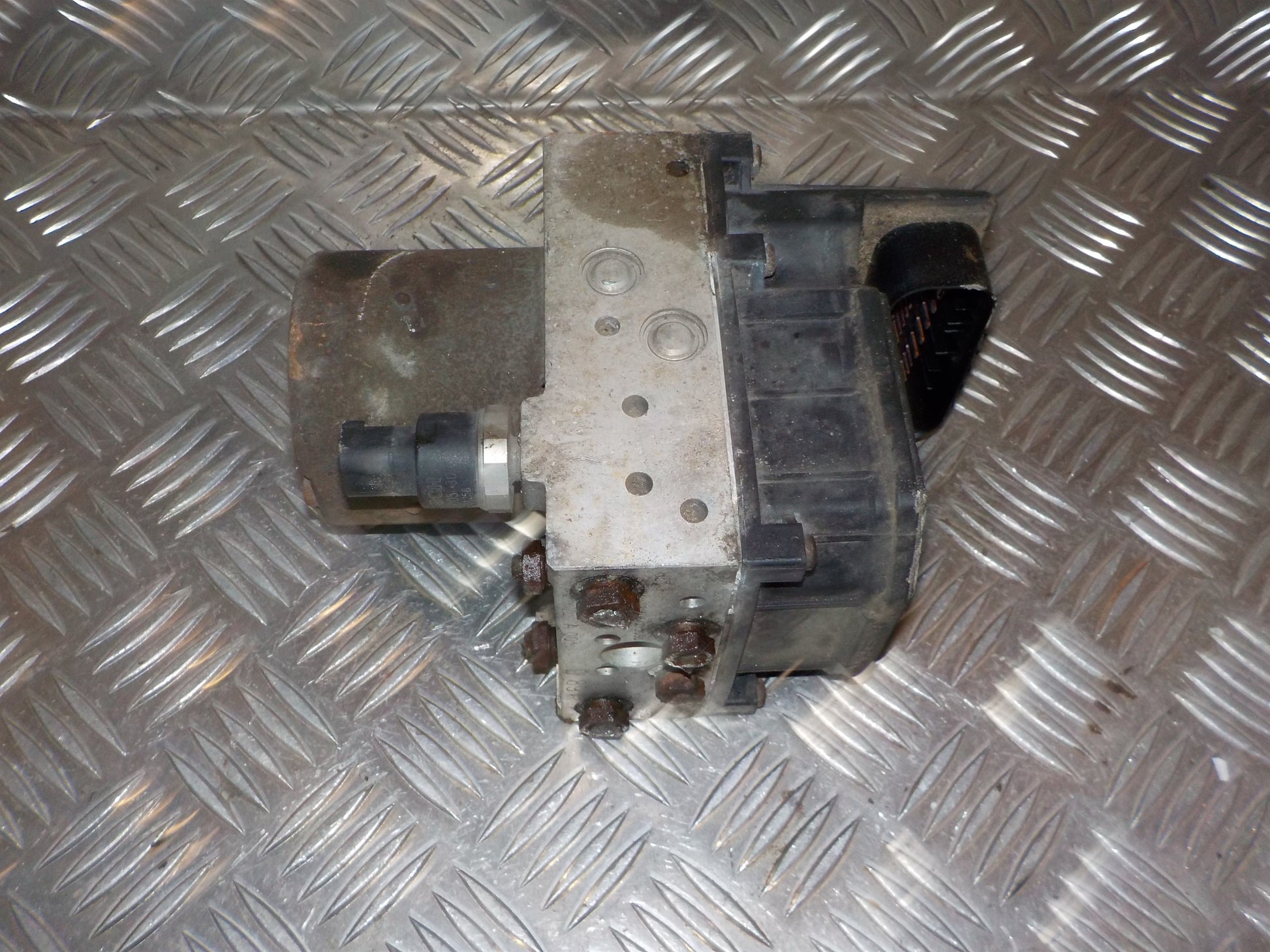 Mercedes VITO W639 Abs Pumpe Med OEM Nr. A0014461089 Fra Mercedes Ophugger