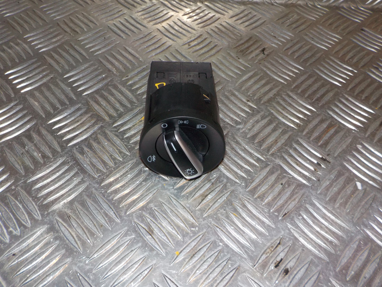 VW Polo 6R Kontakt Lys Med OEM Nr. 6R0941531H Fra VW Ophugger