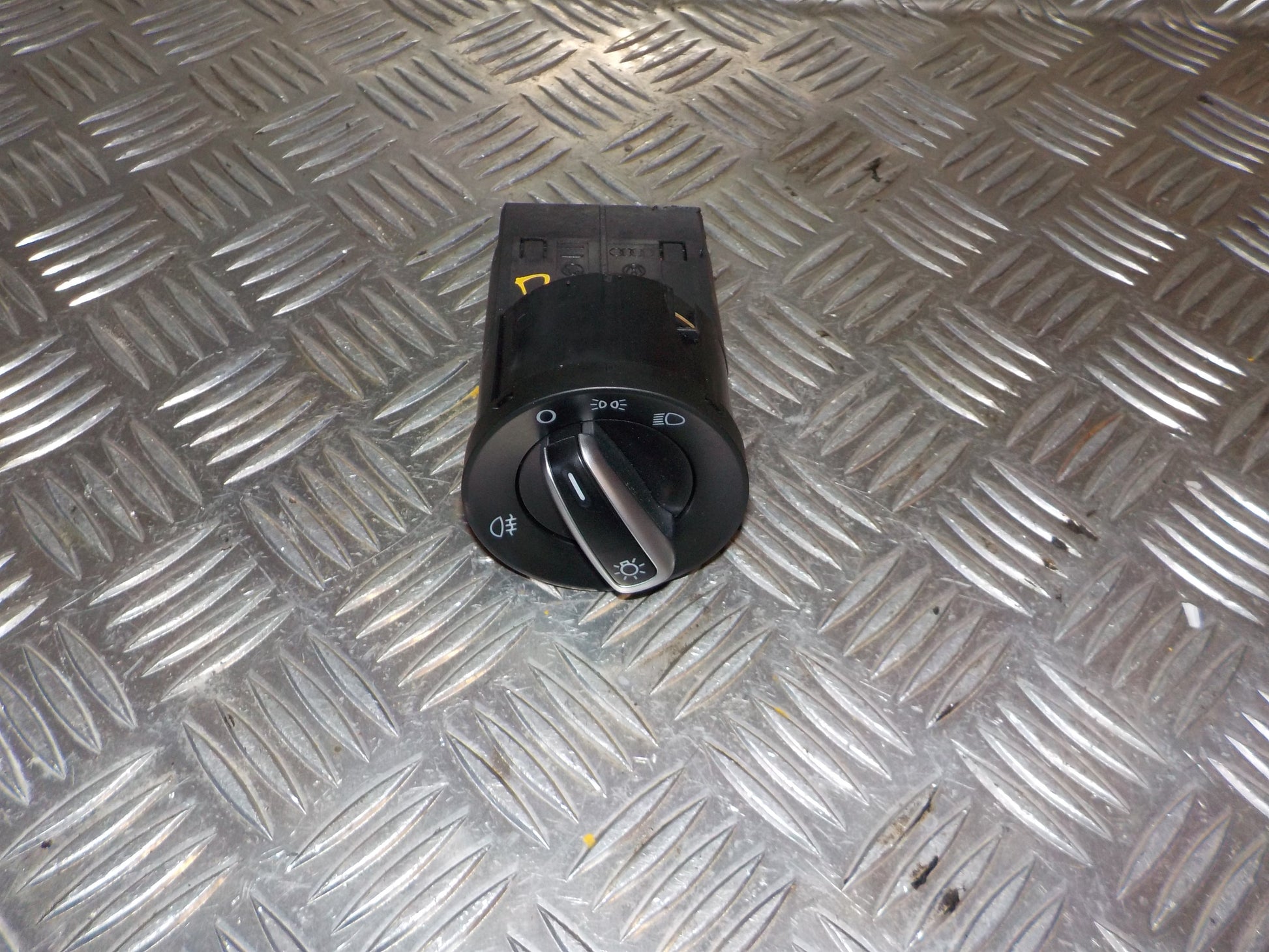 VW Polo 6R Kontakt Lys Med OEM Nr. 6R0941531H Fra VW Ophugger