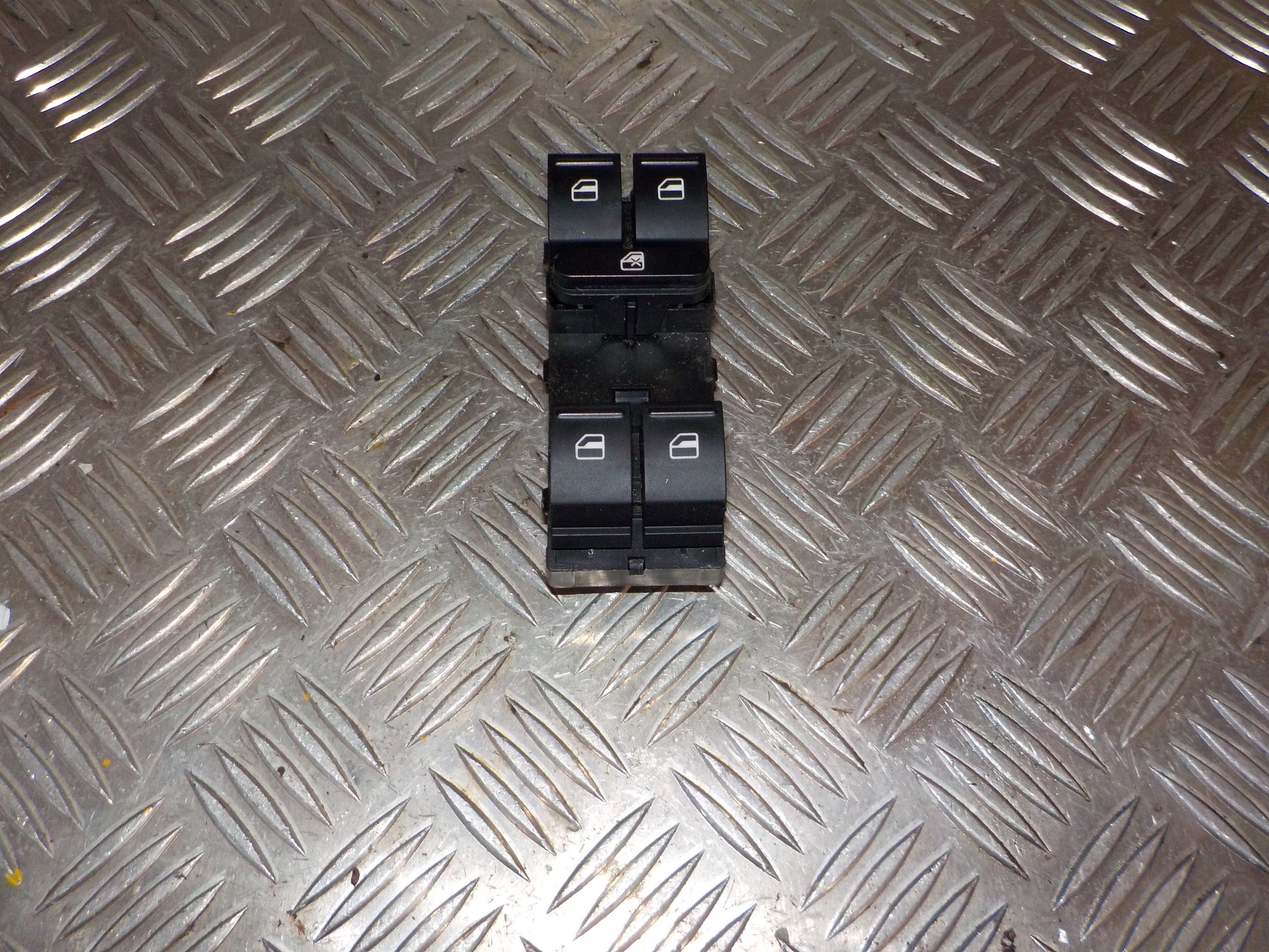 VW Polo 6R Kontakt Rudehejs Med OEM Nr. 1K4959857B Fra VW Ophugger