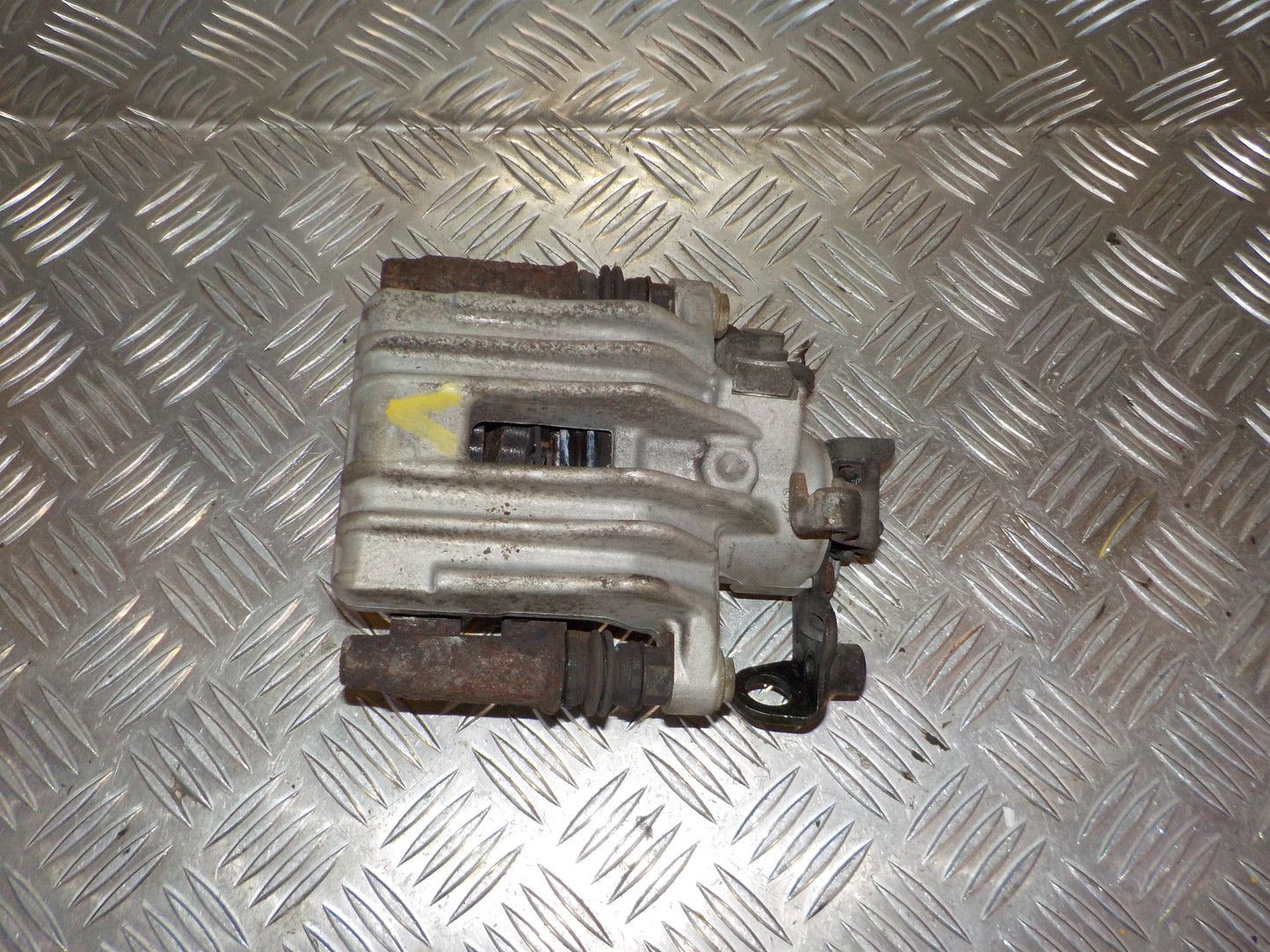 VW Polo 6R Bremsekaliber VB Med OEM Nr. 6R0615423 Fra VW Ophugger