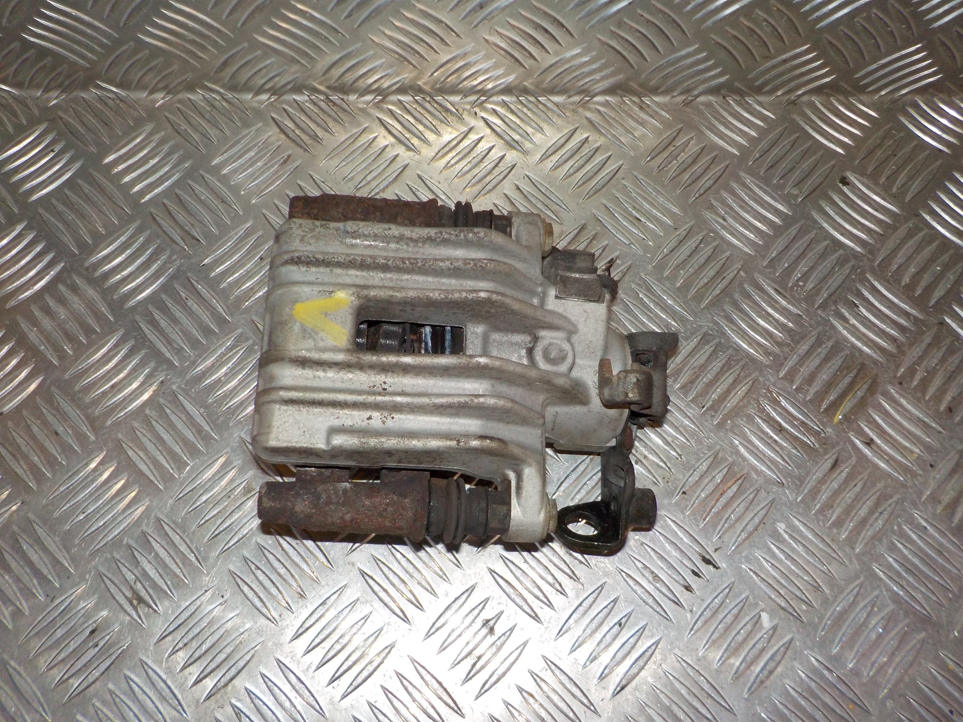 VW Polo 6R Bremsekaliber VB Med OEM Nr. 6R0615423 Fra VW Ophugger