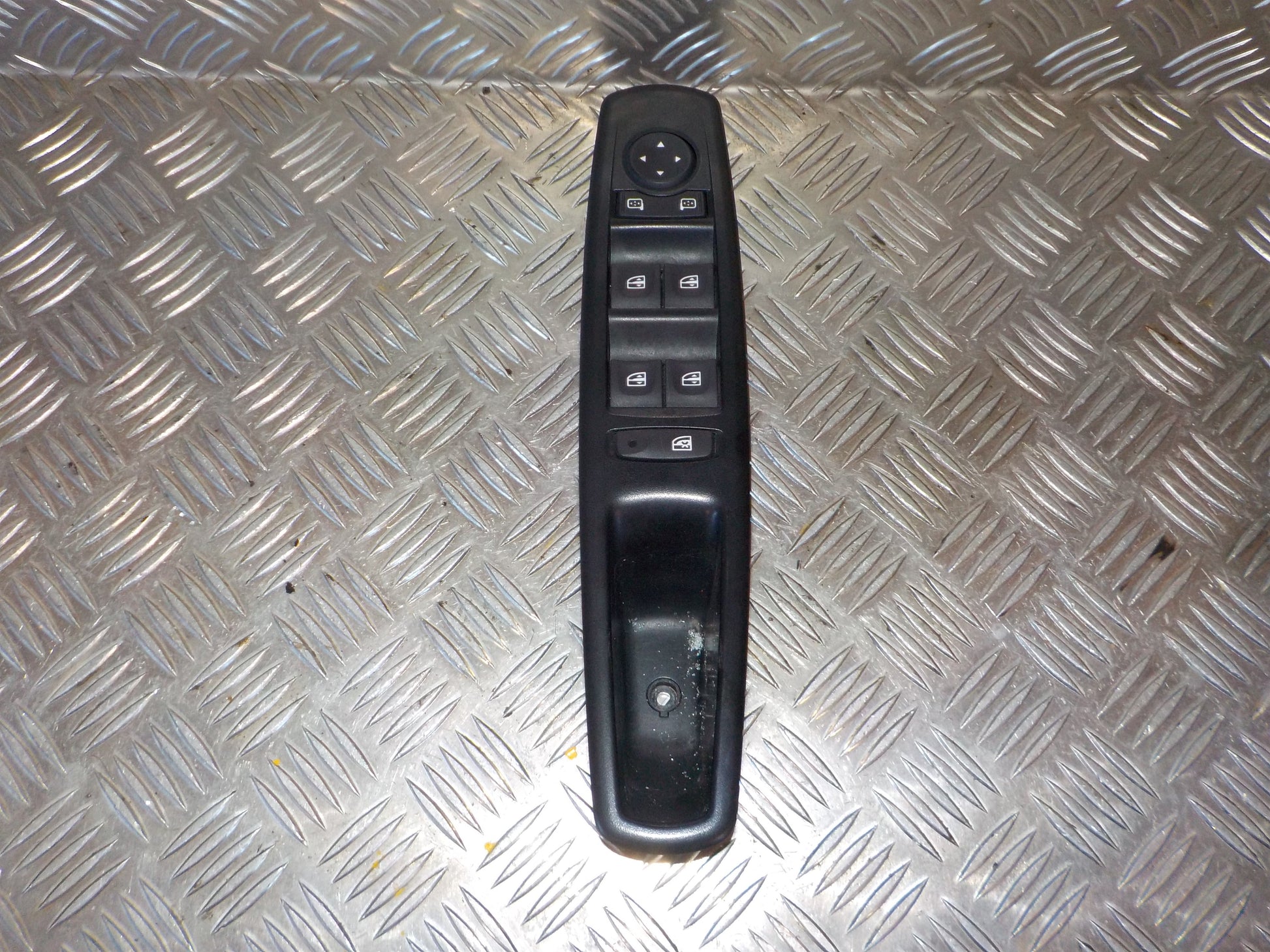 Renault Grand Scenic 3 Kontakt Rudehejs Med OEM Nr. 809610016R Fra Renault Ophugger