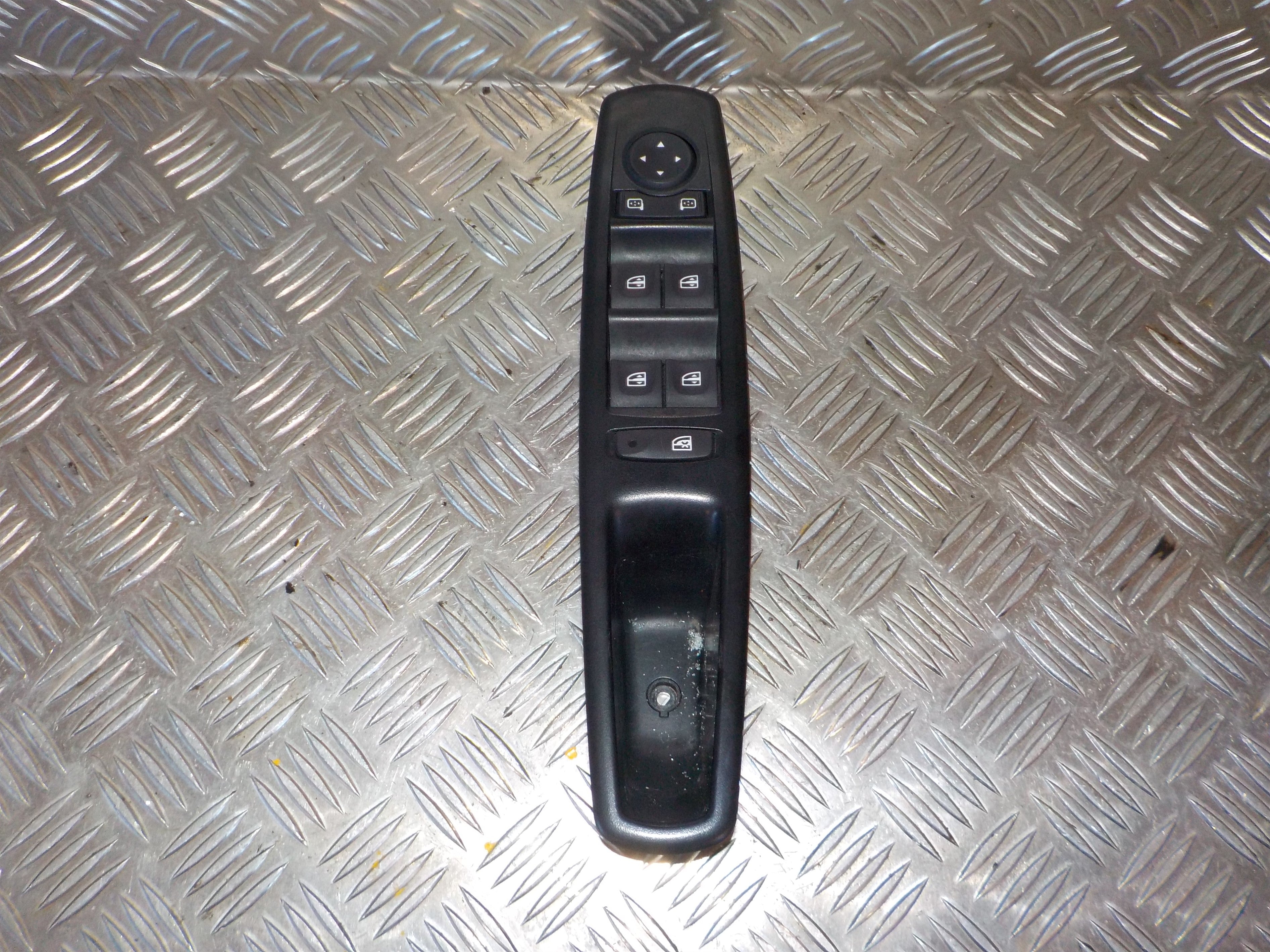 Renault Grand Scenic 3 Kontakt Rudehejs Med OEM Nr. 809610016R Fra Renault Ophugger