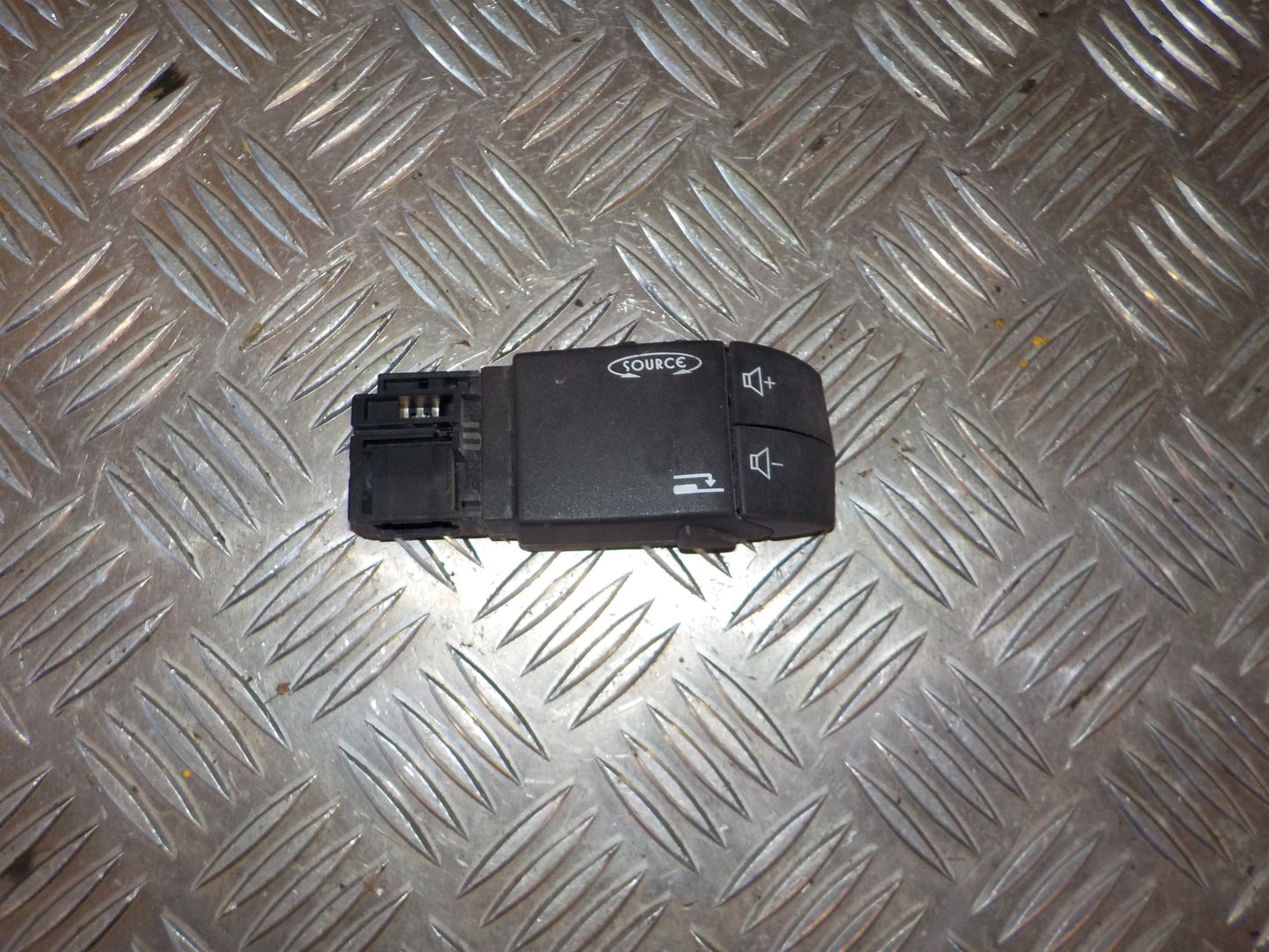 Renault Master Radio Div. Tilbehør Med OEM Nr. 91166323 Fra Renault Ophugger