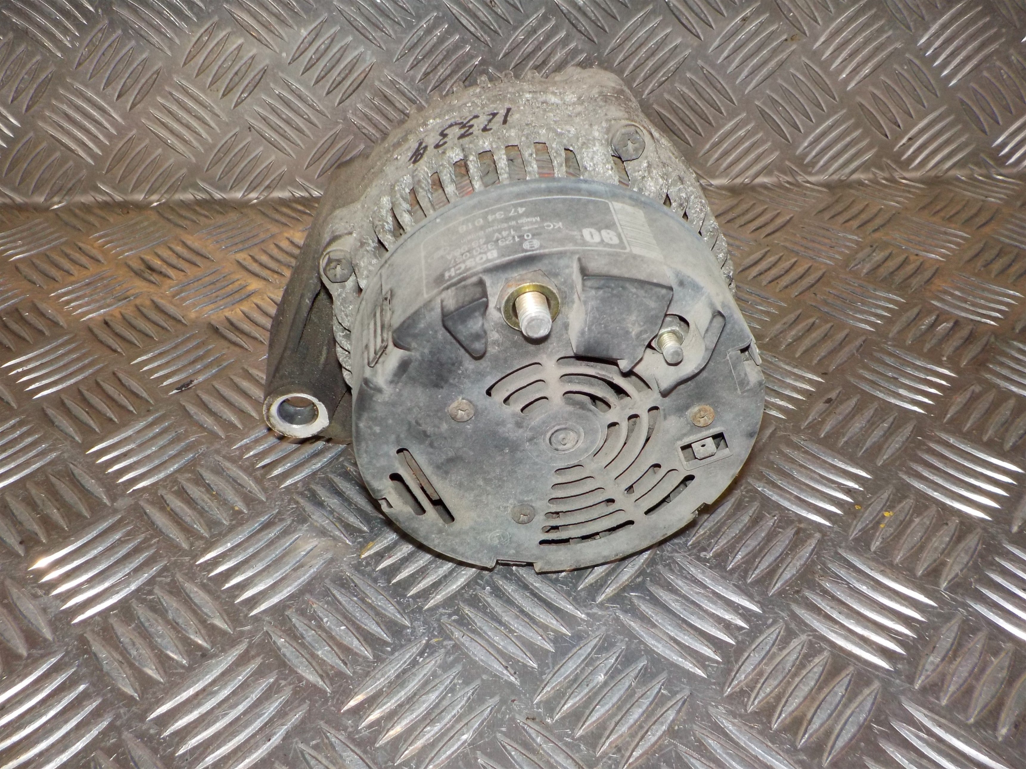 Saab 9-3 Generator Med OEM Nr. 0123320057 Fra Saab Ophugger