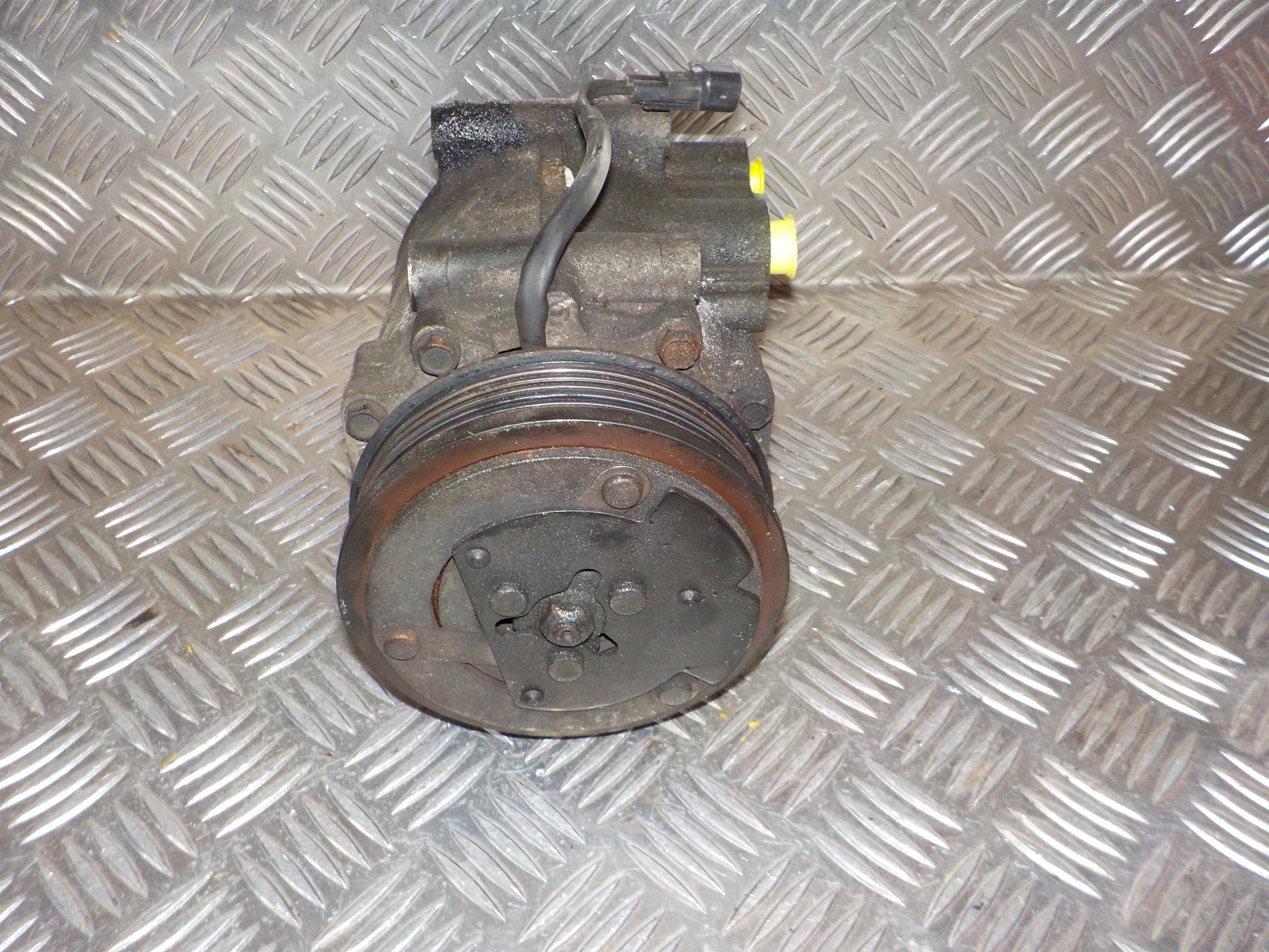 Mazda 2 DE Aircondition Pumpe Med OEM Nr. 8V5119D629D Fra Mazda Ophugger