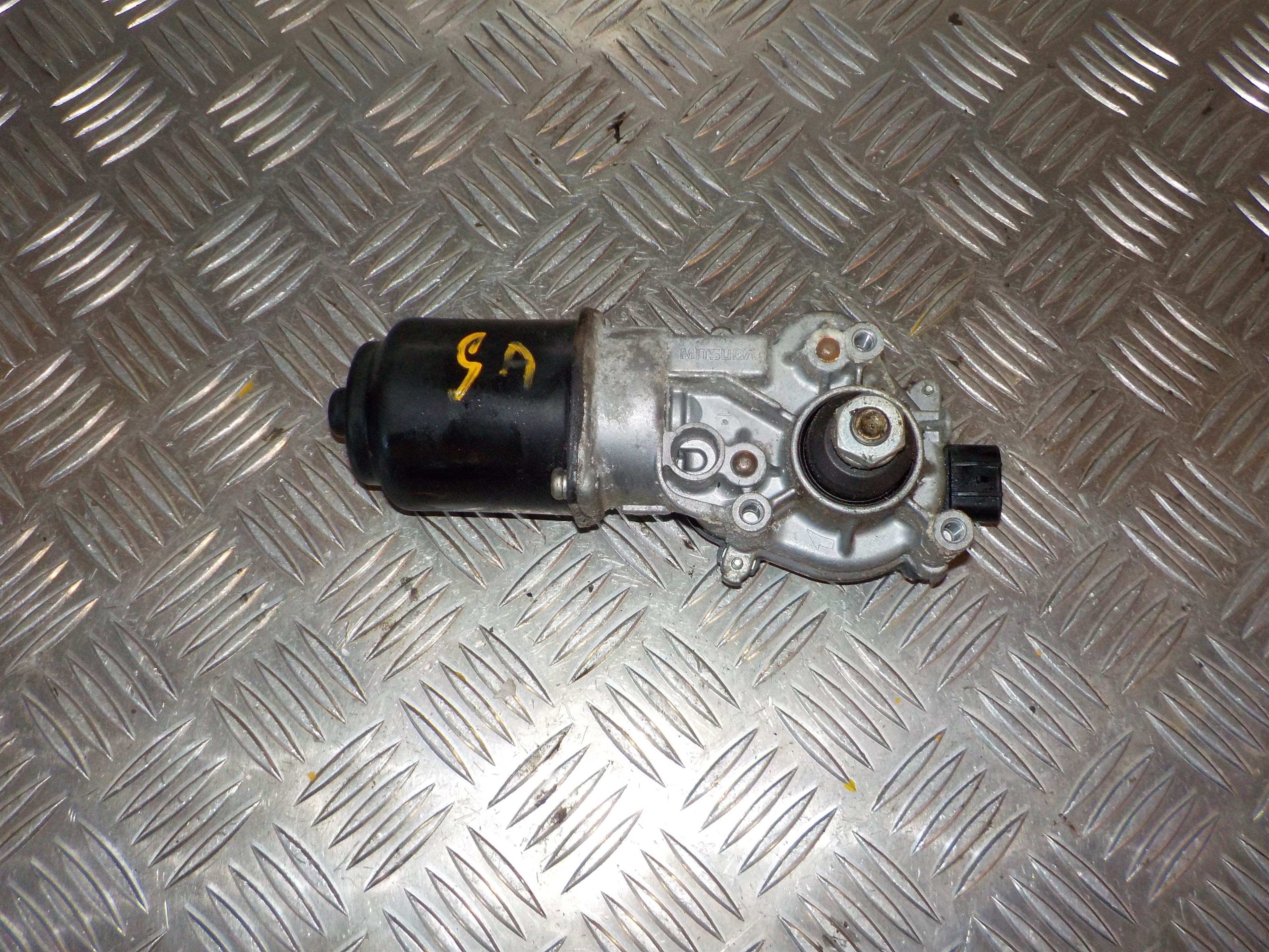 Mazda 2 De Viskermotor Med OEM Nr. DF71093 Fra Mazda Ophugger