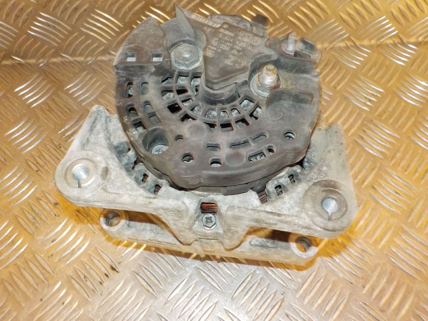 Opel Astra G Generator Med OEM Nr. 0124425020 Fra Opel Ophugger