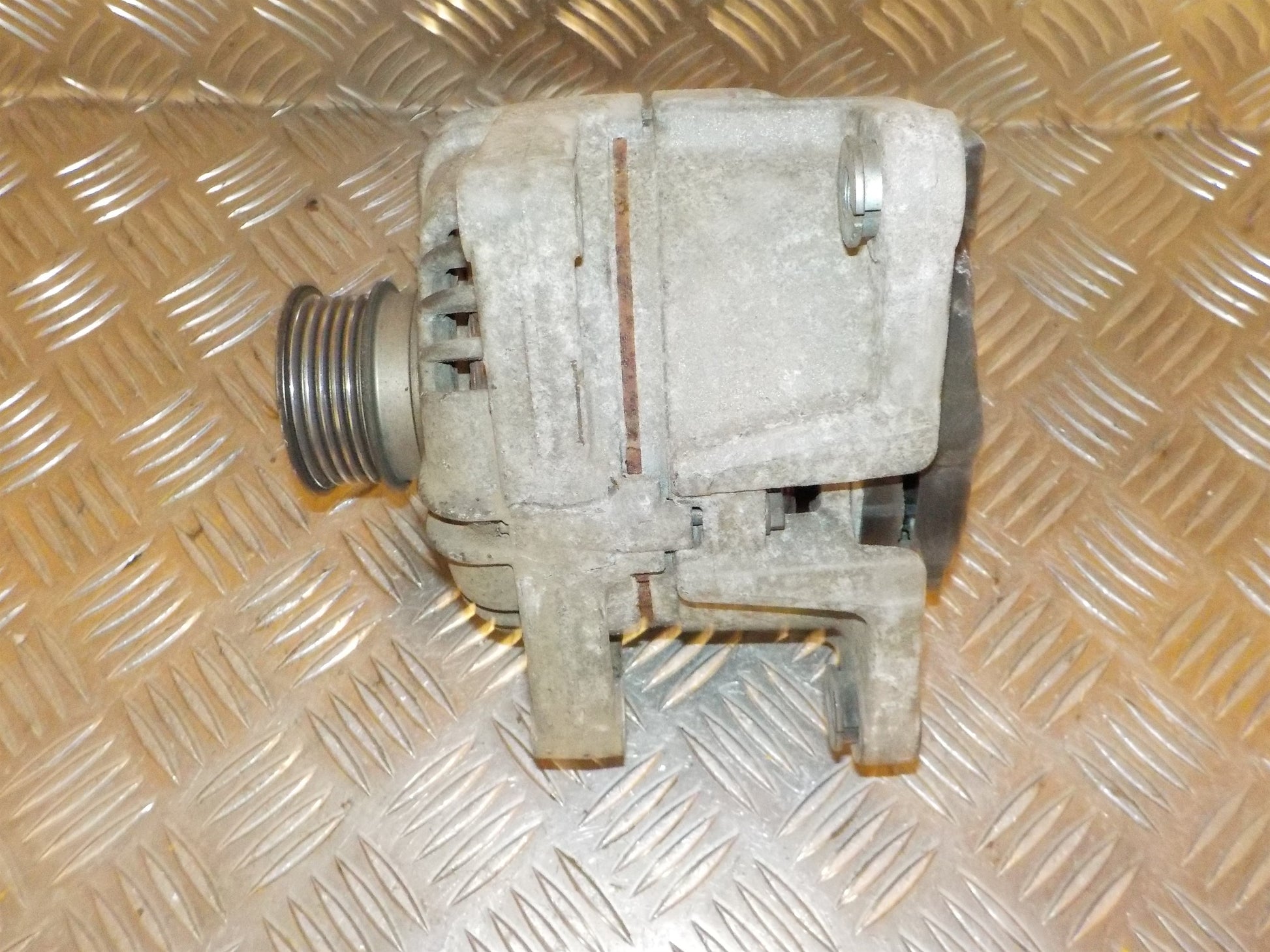 Opel Astra G Generator Med OEM Nr. 0124425020 Fra Opel Ophugger