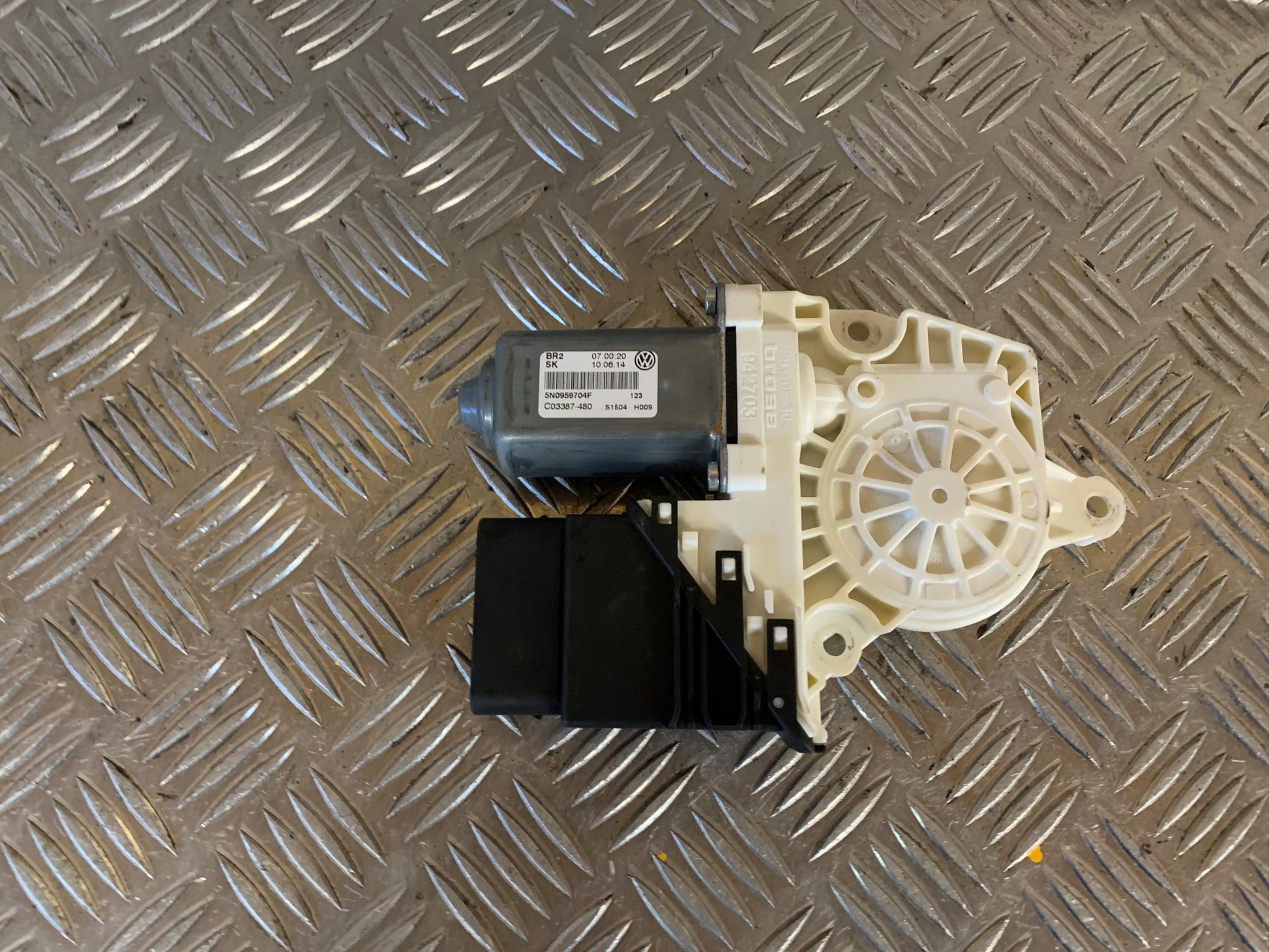 VW Tiguan 5N Rudemotor - Rudehejs Med OEM Nr. 5N0959703F Fra VW Ophugger