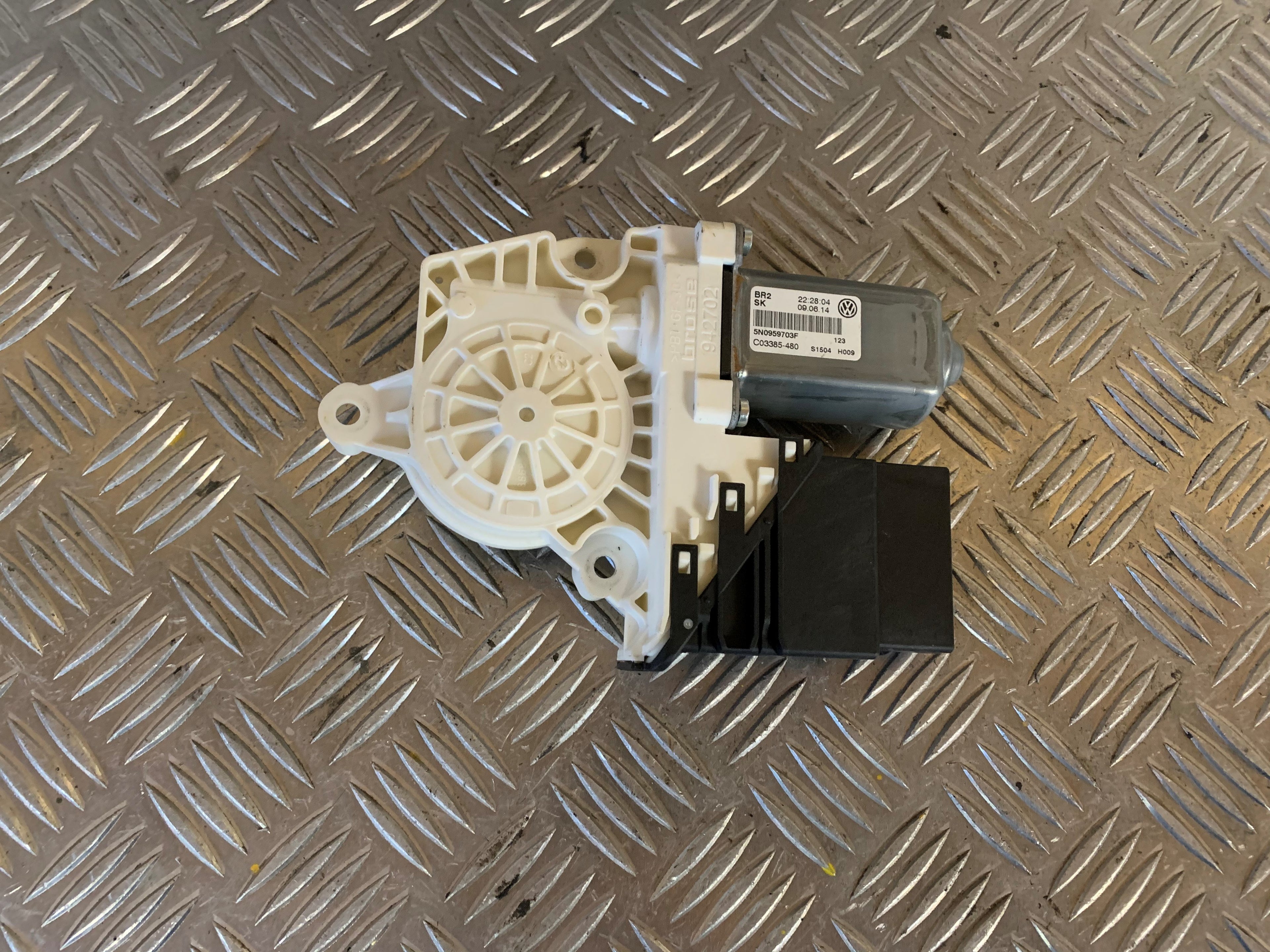 VW Tiguan Rudemotor - Rudehejs Med OEM Nr. 7N0959704F Fra VW Ophugger