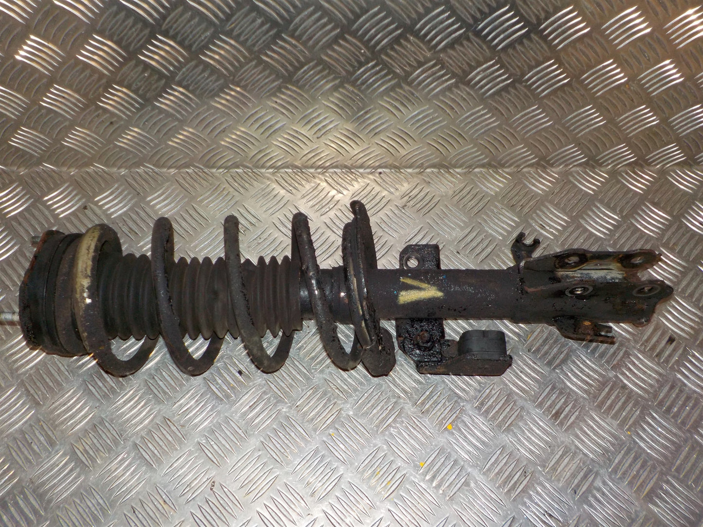 Mazda 2 DE Fjederben For V Med OEM Nr. Ophugger Fra Mazda Ophugger