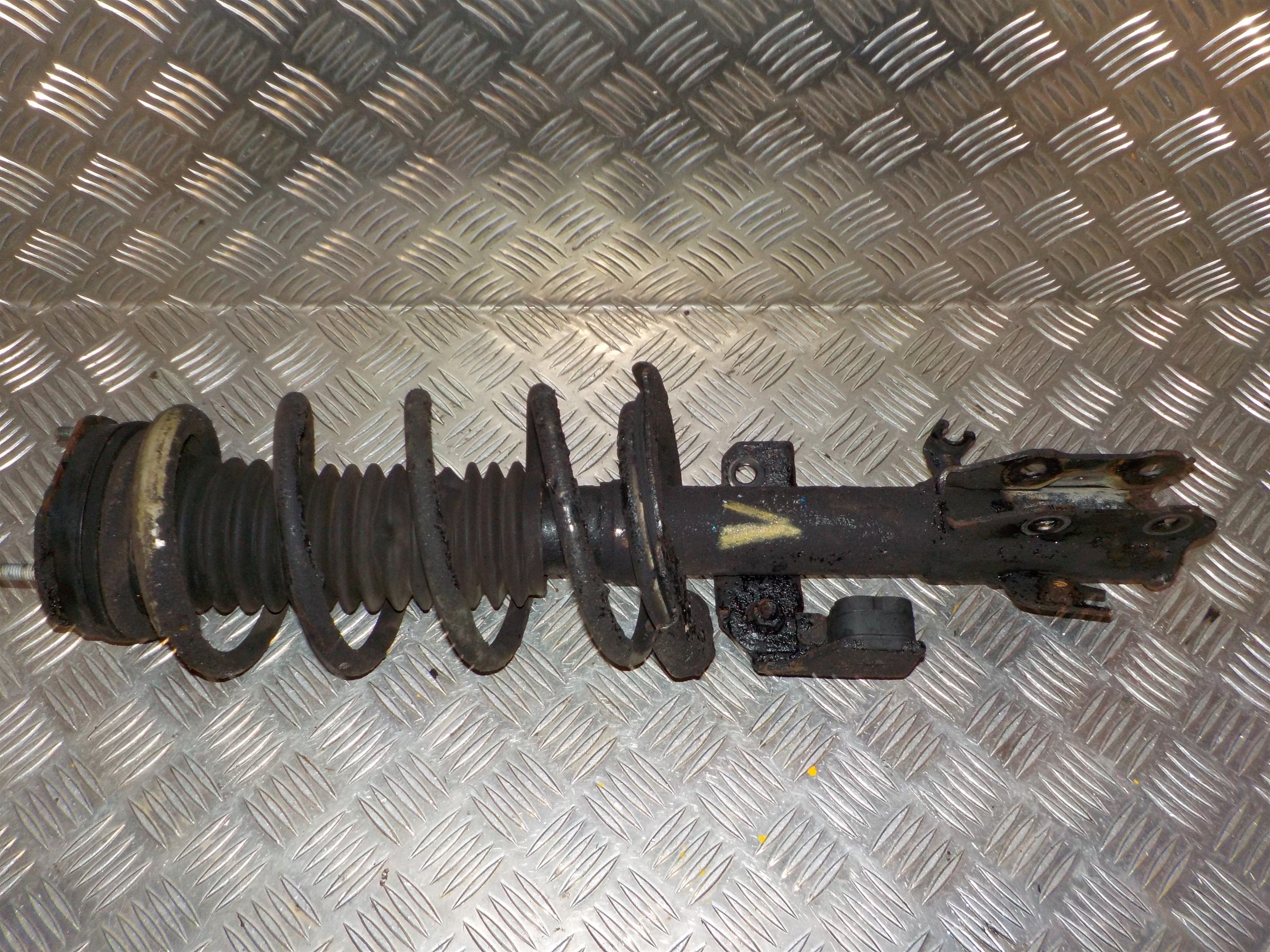 Mazda 2 De Fjederben For V Med OEM Nr. Ophugger Fra Mazda Ophugger