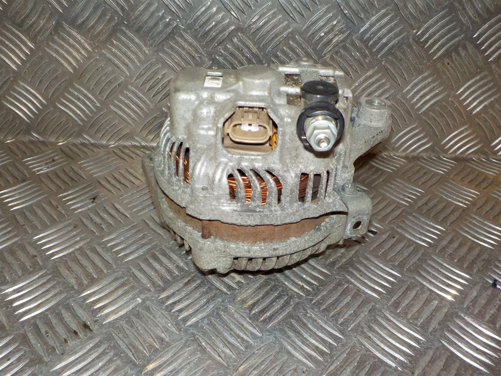 Mazda 2 De Generator Med OEM Nr. A2TG1391 Fra Mazda Ophugger