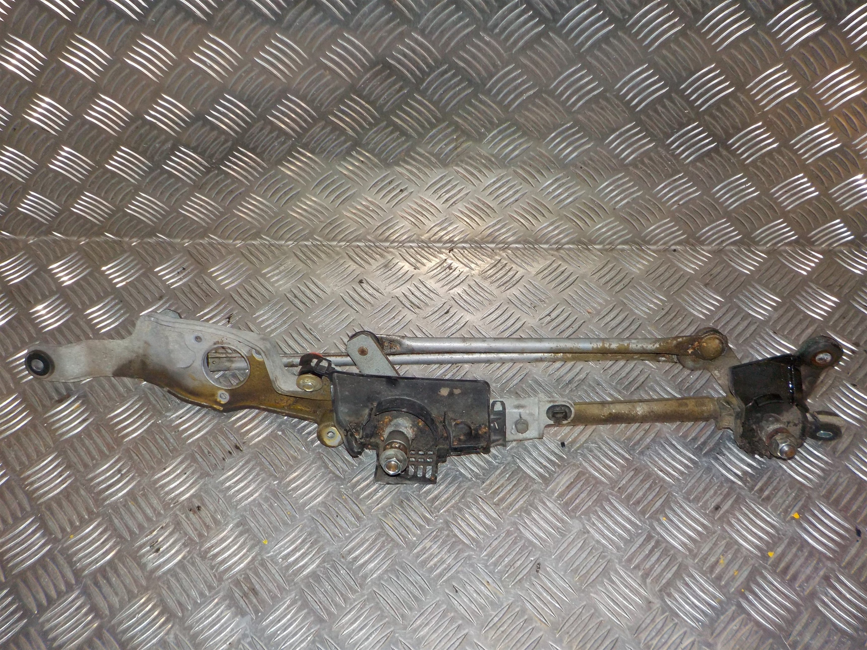 Mazda 2 De Viskertræk Med OEM Nr. DF7167360C Fra Mazda Ophugger