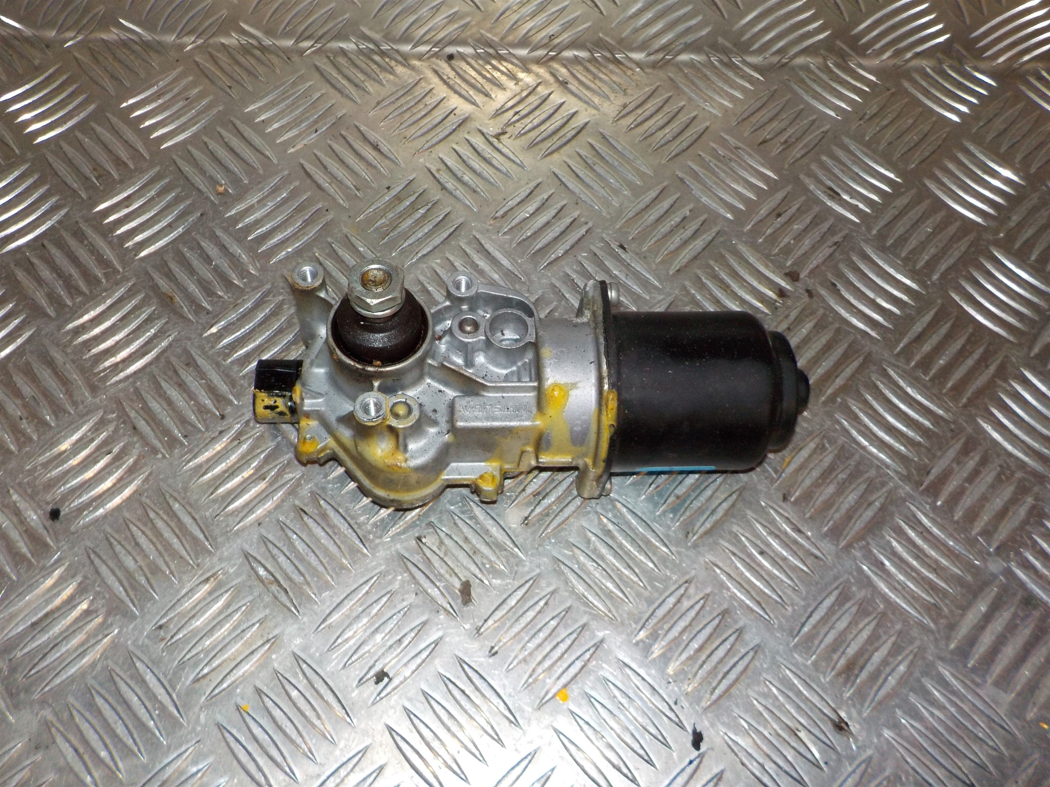 Mazda 2 De Viskermotor Med OEM Nr. DF71093 Fra Mazda Ophugger