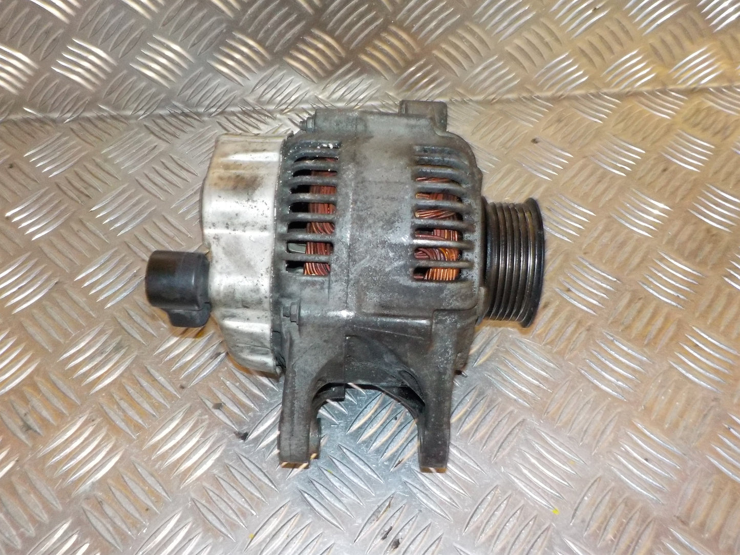 Chrysler Voyager Generator Med OEM Nr. 4727221 Fra Chrysler Ophugger