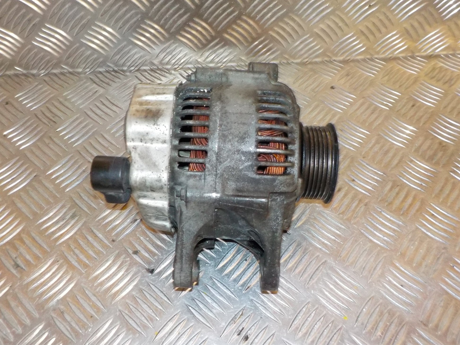 Chrysler Voyager Generator Med OEM Nr. 4727221 Fra Chrysler Ophugger