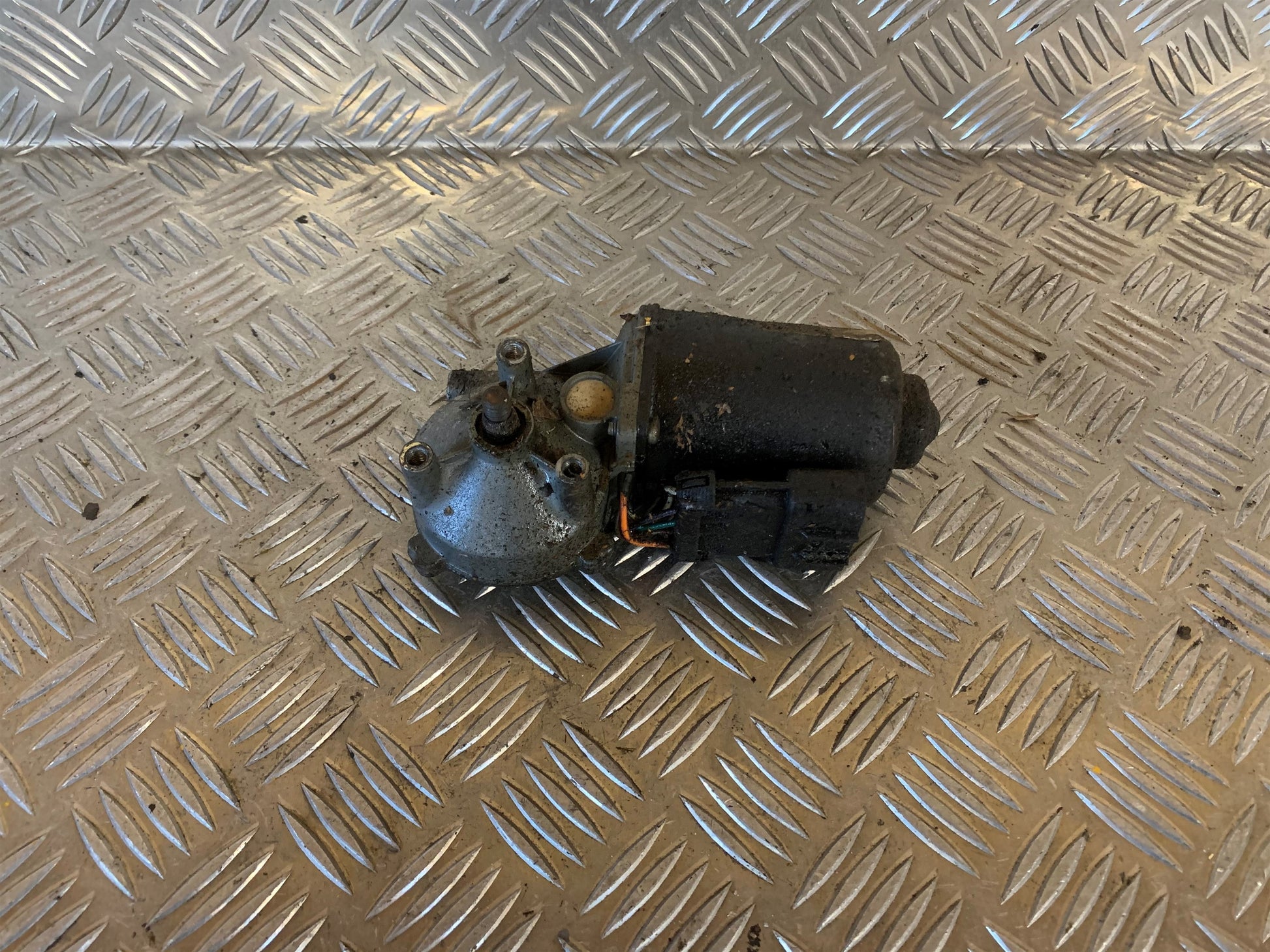 Opel Corsa B Viskermotor Med OEM Nr. Ophugger Fra Opel Ophugger