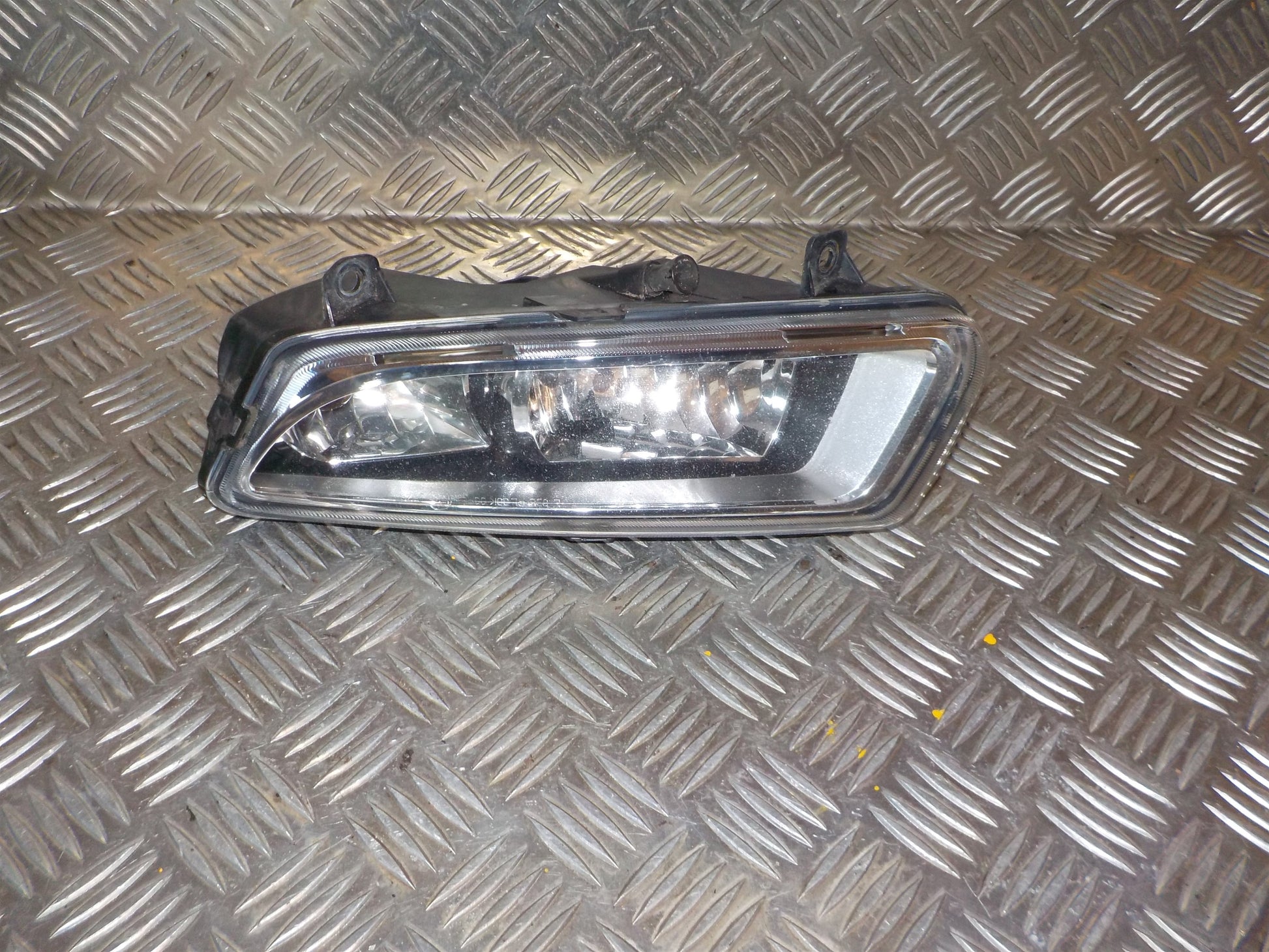 VW Polo 6R Tågelygte For Med OEM Nr. 6R0941061B Fra VW Ophugger