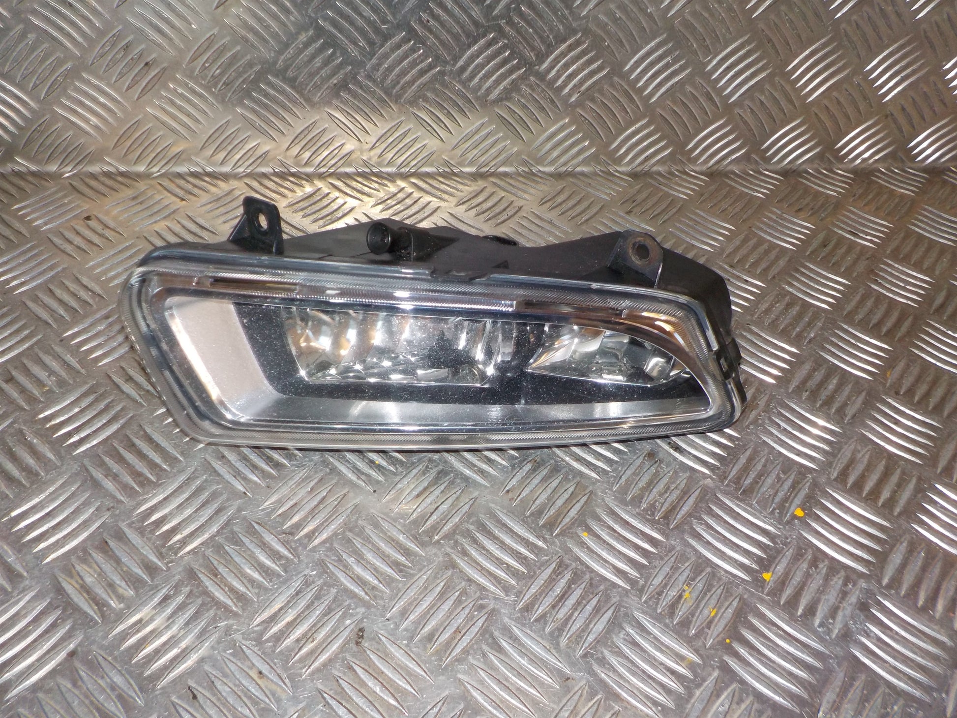 VW Polo 6R Tågelygte For Med OEM Nr. 6R0941062B Fra VW Ophugger