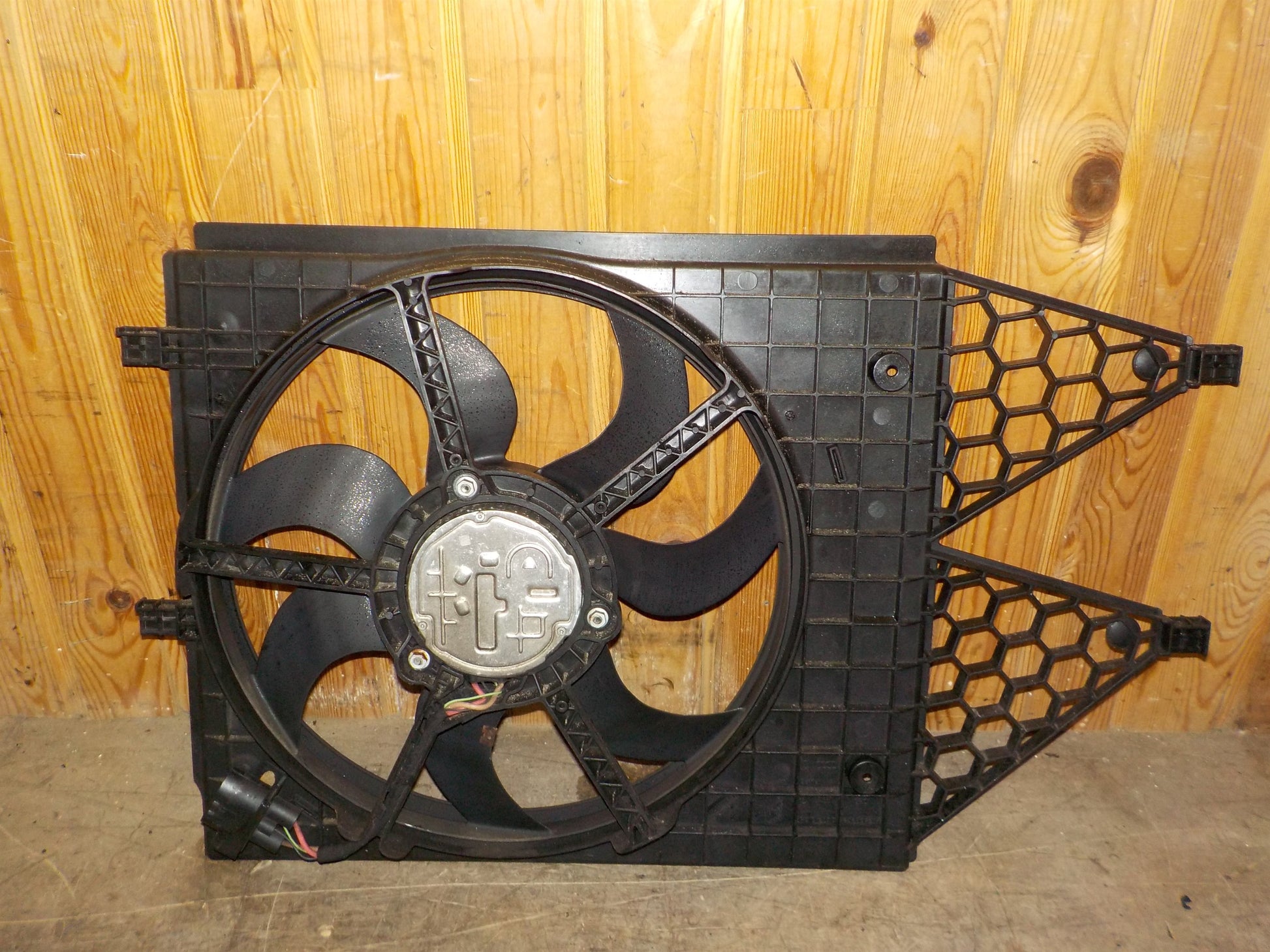 VW Polo 6R Kølerblæser El Med OEM Nr. 6Q0959455AD Fra VW Ophugger