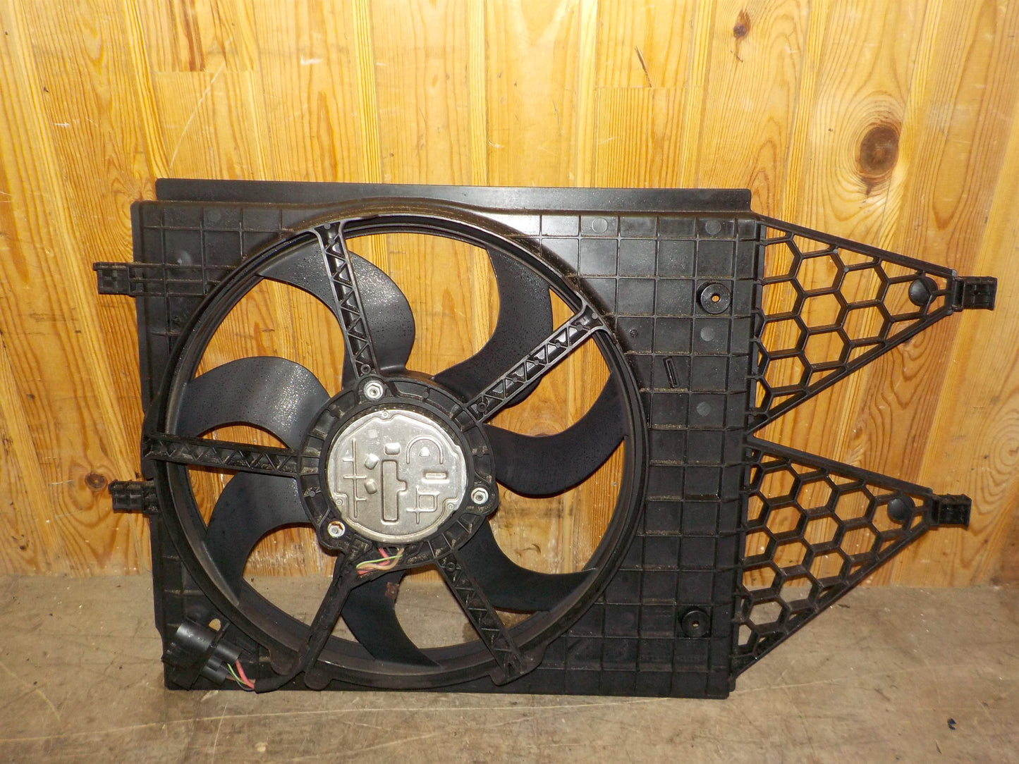 VW Polo 6R Kølerblæser El Med OEM Nr. 6R0959455E Fra VW Ophugger