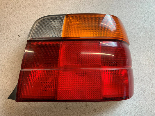 BMW 3-Serie E36 Baglygte Med OEM Nr. 8357875 Fra BMW Ophugger
