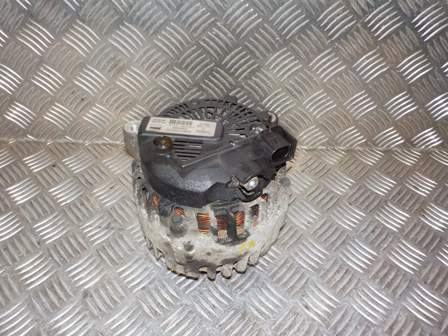 Ford Fiesta 7 Generator Med OEM Nr. AV6N10300GC Fra Ford Ophugger