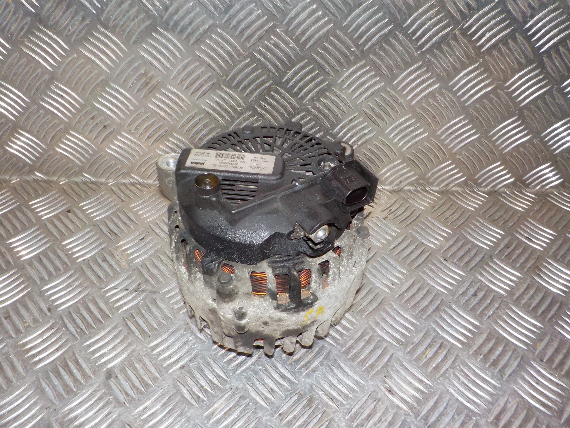 Ford Fiesta 7 Generator Med OEM Nr. AV6N10300GC Fra Ford Ophugger