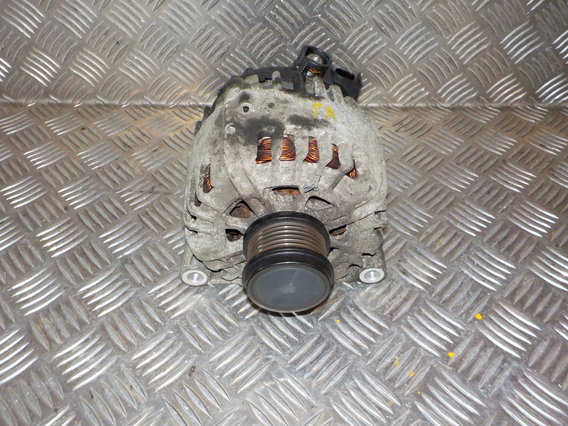 Ford Fiesta 7 Generator Med OEM Nr. AV6N10300GC Fra Ford Ophugger