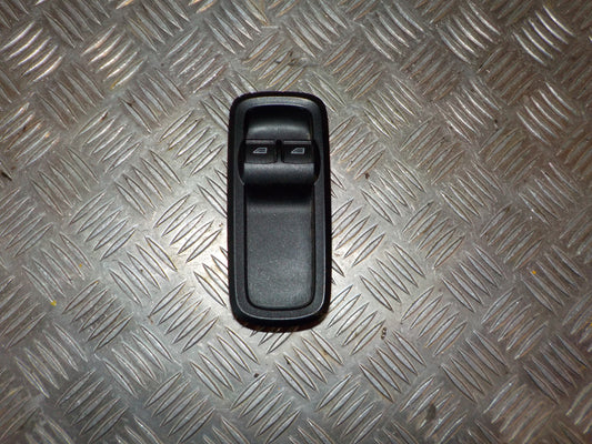 Ford Fiesta 7 Kontakt Rudehejs Med OEM Nr. 8A6T14A132AC Fra Ford Ophugger