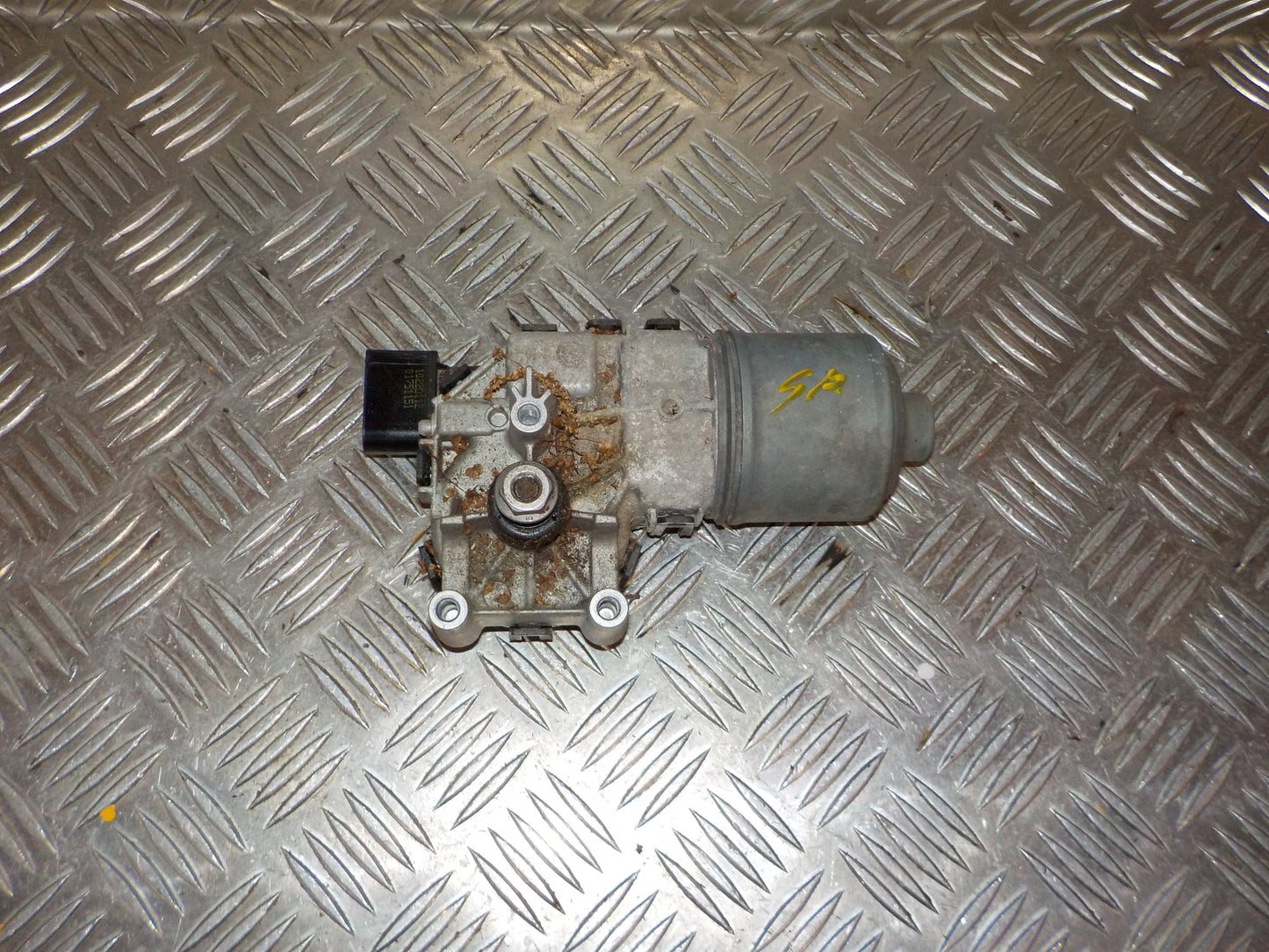 Ford Fiesta 7 Viskermotor Med OEM Nr. 0390241574 Fra Ford Ophugger