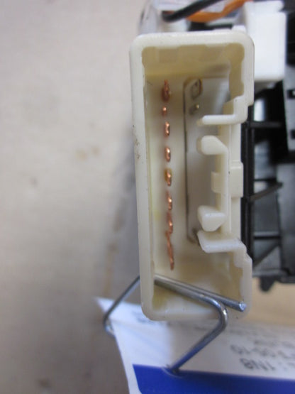 Suzuki Swift Kontakt Blink Med OEM Nr. Ophugger Fra Suzuki Ophugger