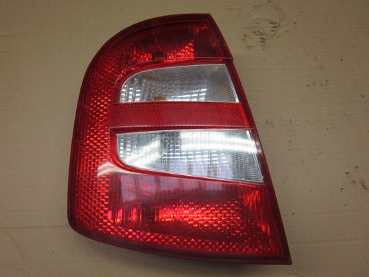 Skoda Fabia Baglygte Med OEM Nr. 6Y6945111B Fra Skoda Ophugger