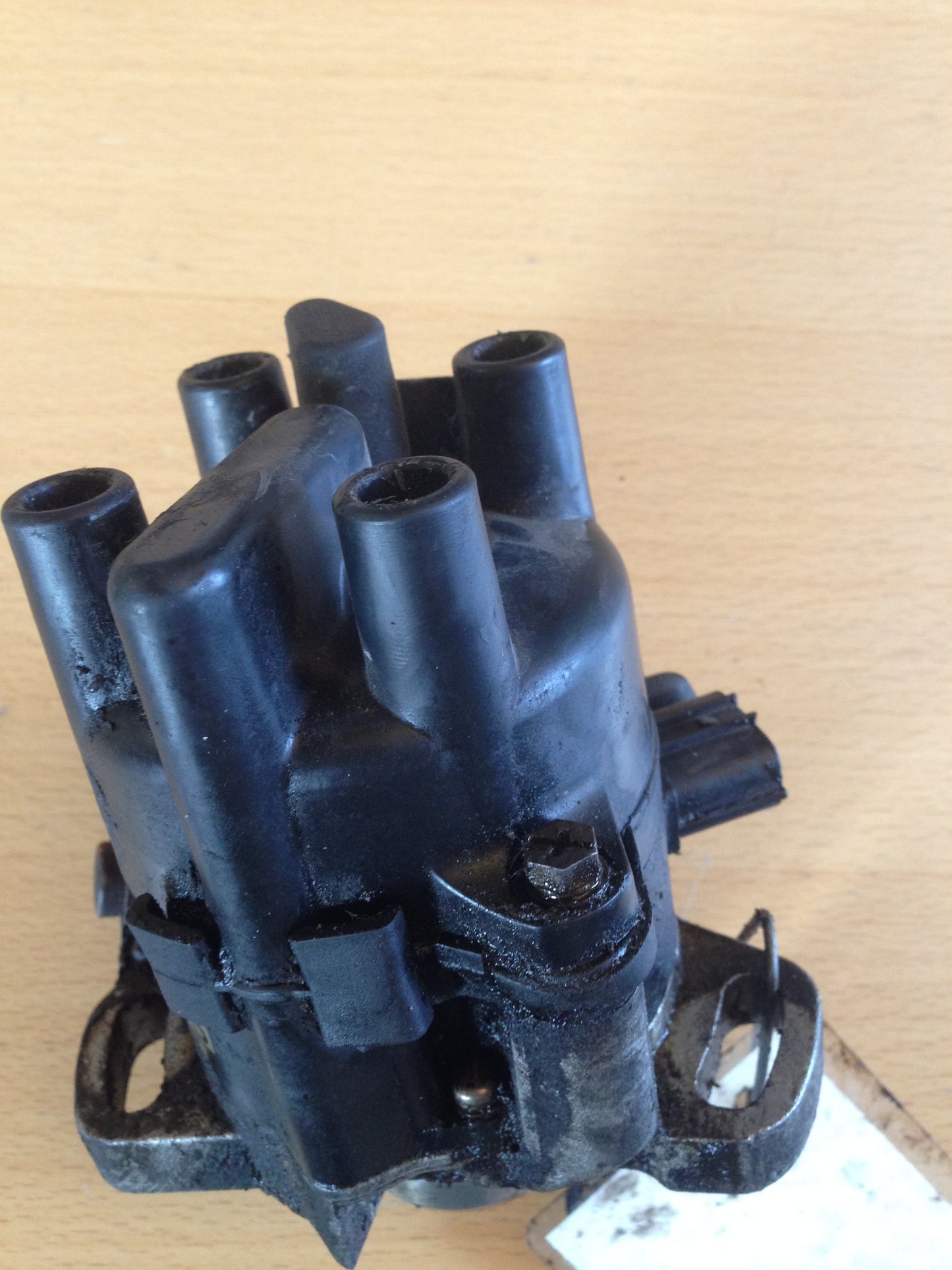 Mazda 323 S 4D BA12 Strømfordeler El Med OEM Nr. Ophugger Fra Mazda Ophugger