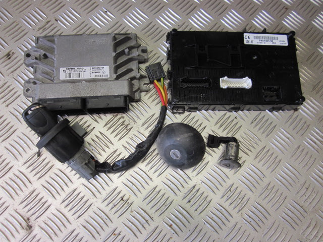 Renault Clio 3 Motorstyring - Motorstyreboks - Injection Elboks Med OEM Nr. 8200392704 Fra Renault Ophugger
