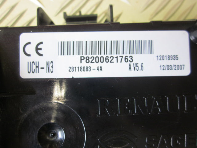 Renault Clio 3 Motorstyring - Motorstyreboks - Injection Elboks Med OEM Nr. 8200392704 Fra Renault Ophugger