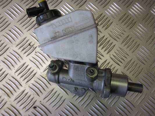 Renault Clio 3 Bremsehovedcylinder Med OEM Nr. Ophugger Fra Renault Ophugger