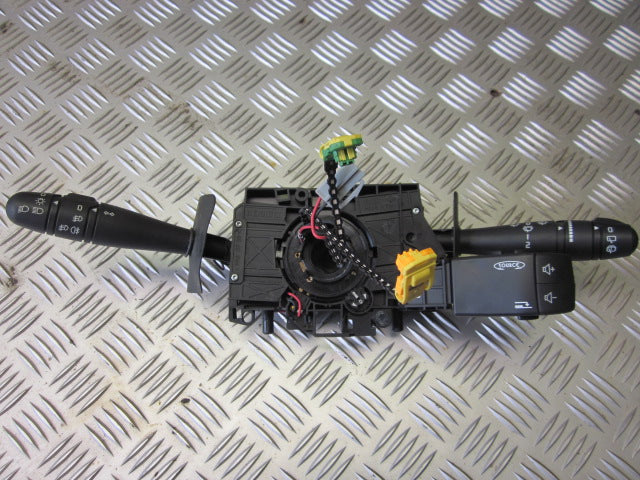 Renault Clio 3 Kontakt Combi Med OEM Nr. 8200634238 Fra Renault Ophugger