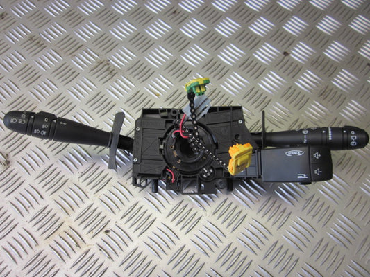 Renault Clio 3 Kontakt Combi Med OEM Nr. 8200634238 Fra Renault Ophugger