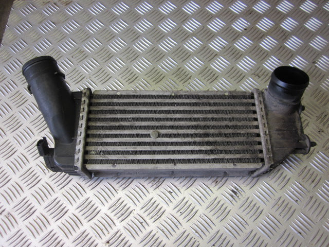 Peugeot 307 Køler Intercooler Med OEM Nr. Ophugger Fra Peugeot Ophugger