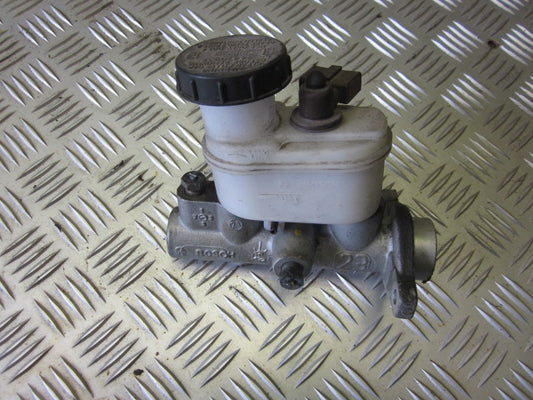 Nissan Almera N16 Bremsehovedcylinder Med OEM Nr. Ophugger Fra Nissan Ophugger