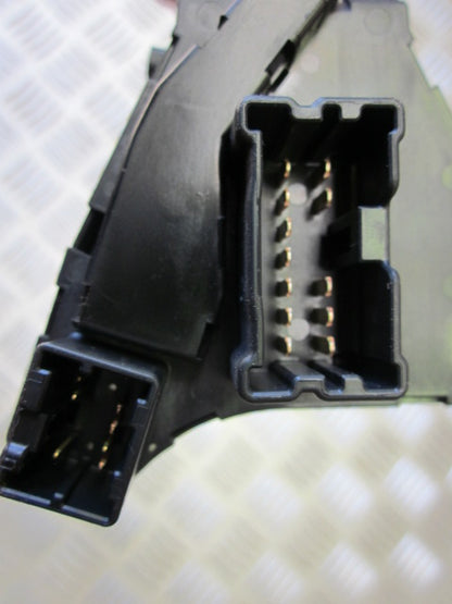 Nissan Almera N16 Kontakt Blink Med OEM Nr. Ophugger Fra Nissan Ophugger