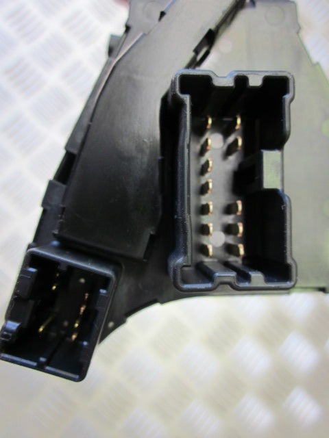 Nissan Almera N16 Kontakt Blink Med OEM Nr. Ophugger Fra Nissan Ophugger