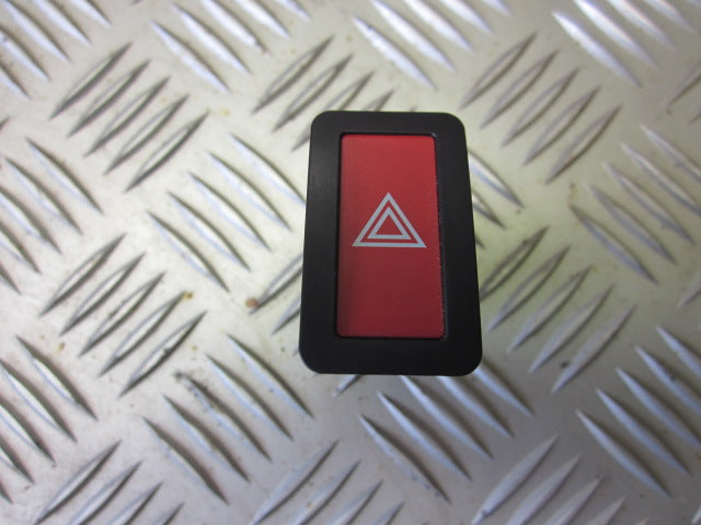 Nissan Almera N16 Kontakt Katastrofe Med OEM Nr. Ophugger Fra Nissan Ophugger